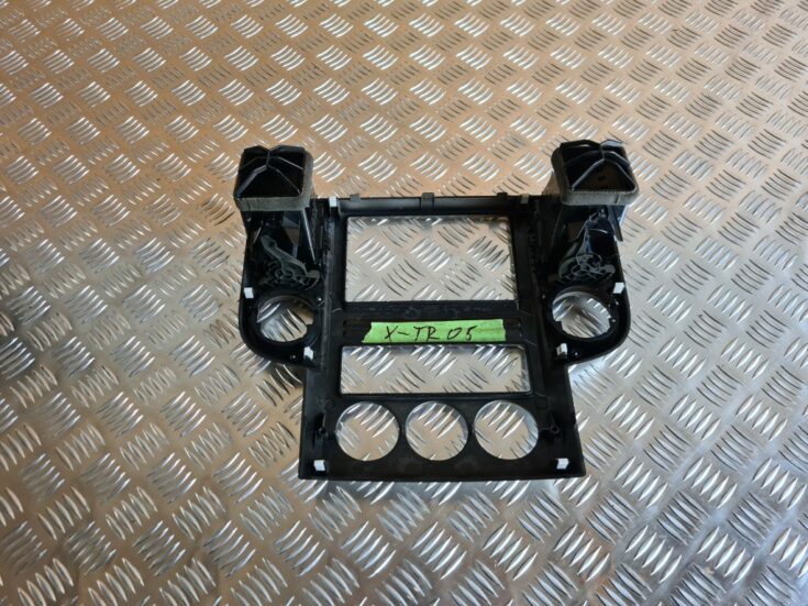 Mērinstrumentu paneļa gaisa vads, centrā priekš NISSAN X-TRAIL 2005