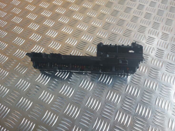 Drošinātāju bloks priekš BMW 525 E60 2006 OLIVE