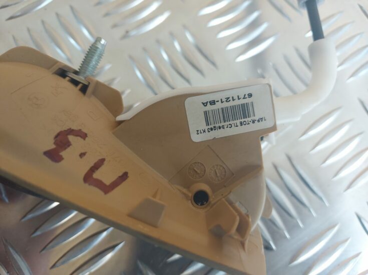Salona durvju rokturis, aizmugures labais priekš BMW 525 E60 2006 OLIVE