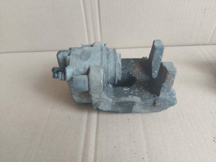 Aizmugurējais kreisais suports priekš BMW 525 E60 2006 OLIVE