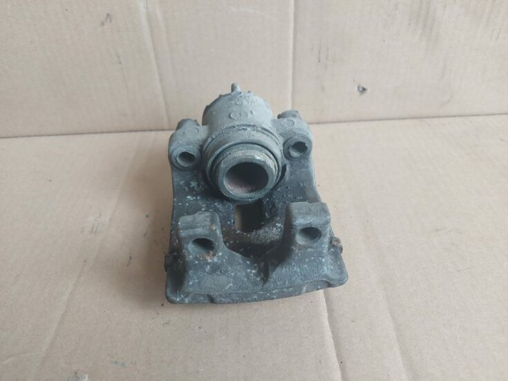 Aizmugurējais kreisais suports priekš BMW 525 E60 2006 OLIVE