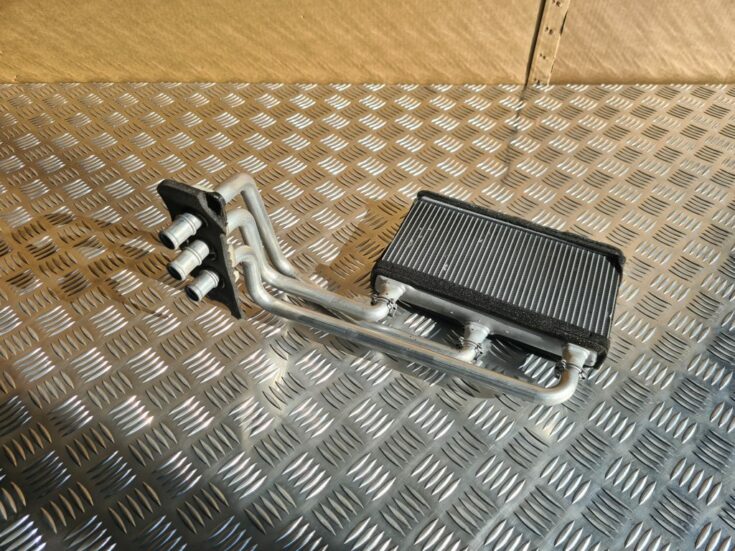 Apsildes sistēmas radiators priekš BMW 525 E60 2006 OLIVE