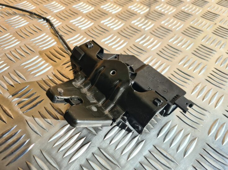 Bagāžnieka vāka slēdzene priekš BMW 525 E60 2006 OLIVE