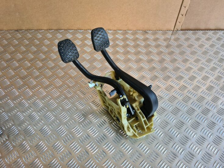 Pedāļu bloks priekš BMW 525 E60 2006 OLIVE