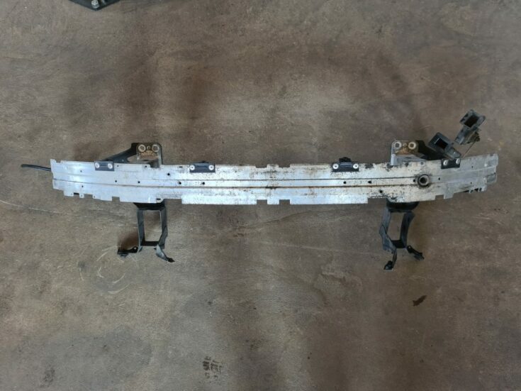Aizmugurējā bufera pastiprinātājs priekš BMW 525 E60 2006 OLIVE