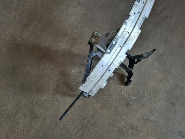 Aizmugurējā bufera pastiprinātājs priekš BMW 525 E60 2006 OLIVE