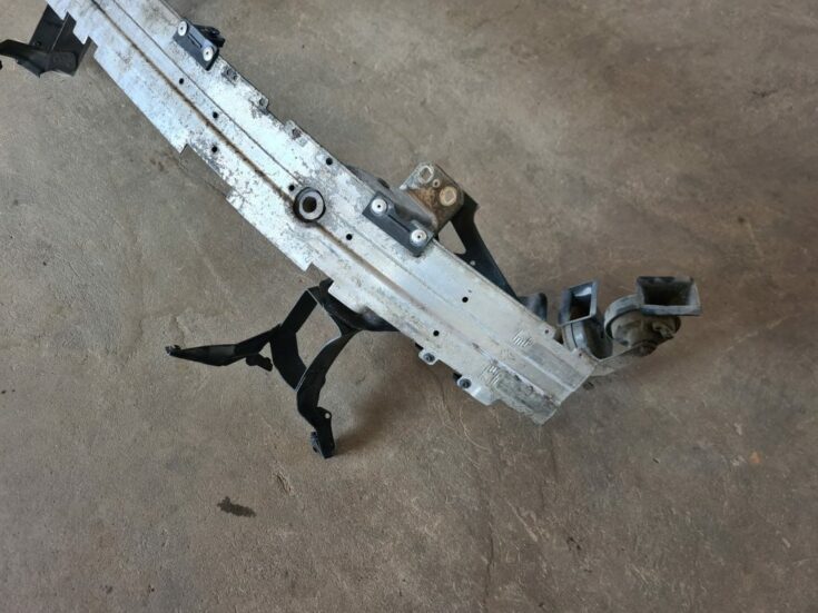 Aizmugurējā bufera pastiprinātājs priekš BMW 525 E60 2006 OLIVE