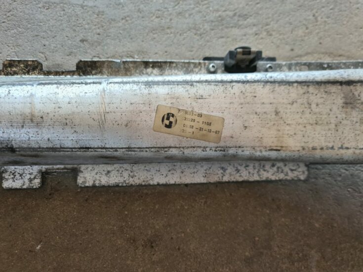 Aizmugurējā bufera pastiprinātājs priekš BMW 525 E60 2006 OLIVE