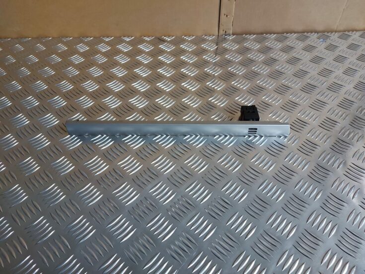 Mērinstrumentu paneļa dekoratīvā uzlika priekš PEUGEOT 407 2006