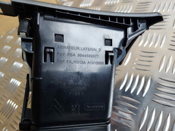 Mērinstrumentu paneļa gaisa vads, pa labi priekš PEUGEOT 407 2006