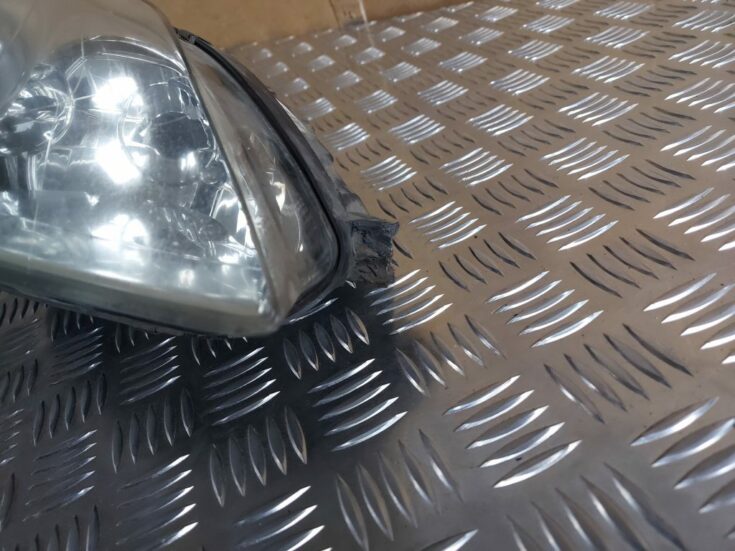 Priekšējais labais lukturis priekš PEUGEOT 407 2006