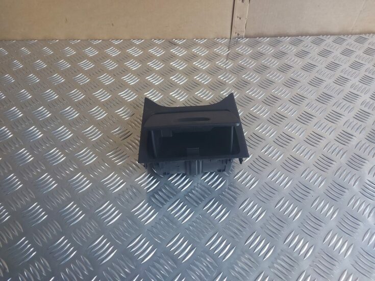 Centrālās konsoles nodalījums priekš PEUGEOT 407 2006