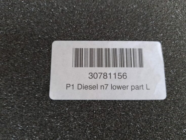 Mērinstrumentu paneļa apdare (zem stūres) priekš VOLVO S40 2007