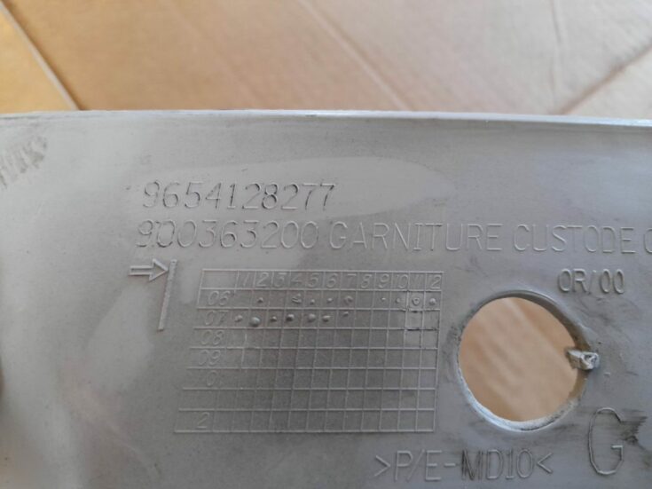 Aizmugurējas salona statnes apdare priekš CITROEN PICASSO 2007