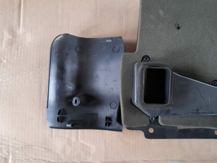 Mērinstrumentu paneļa apakšēja apdare priekš CITROEN PICASSO 2007