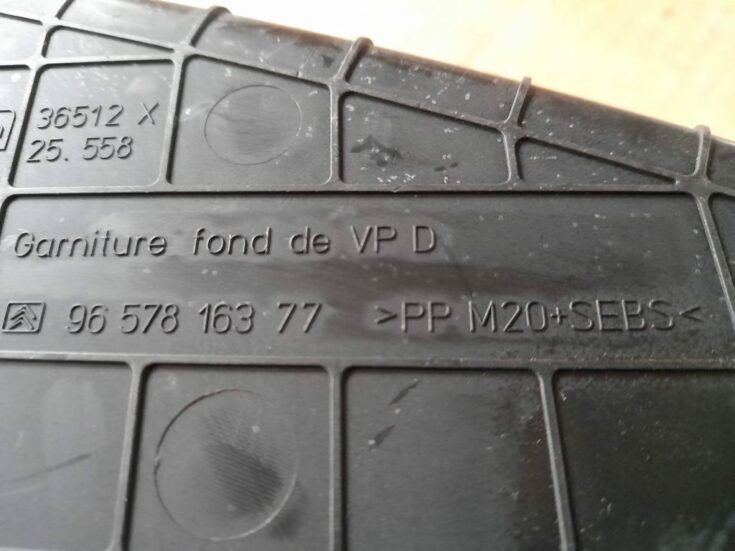 Bagāžnieka nodalījuma paliktnis priekš CITROEN PICASSO 2007