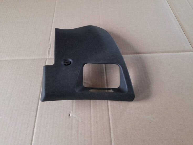 Mērinstrumentu paneļa apdare (zem stūres) priekš CITROEN PICASSO 2007