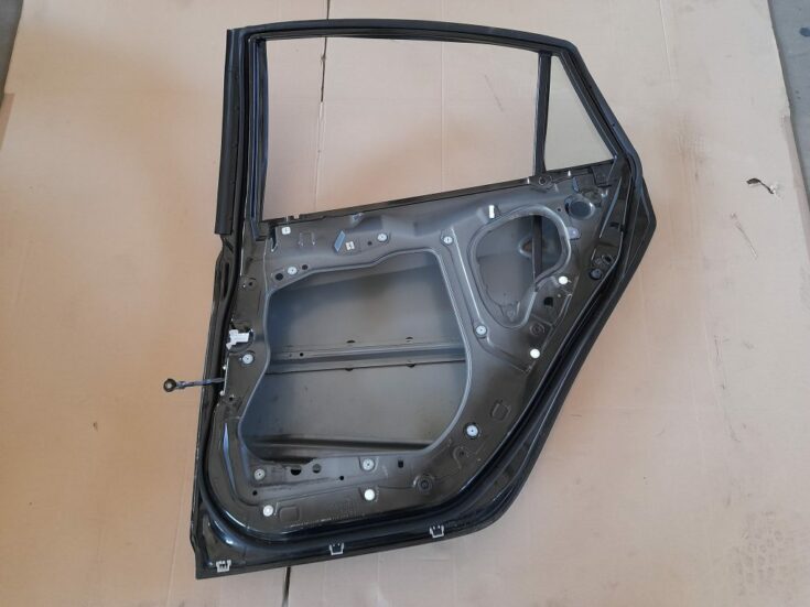 Aizmugurējās labās durvis priekš MAZDA 6 2008
