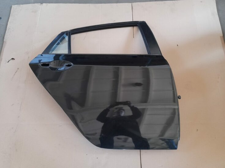 Aizmugurējās labās durvis priekš MAZDA 6 2008