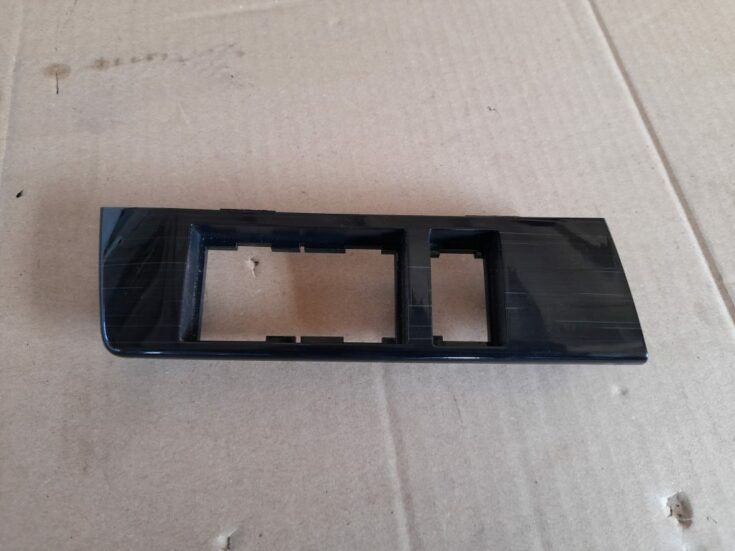 Mērinstrumentu paneļa dekoratīvā uzlika priekš MAZDA 6 2008
