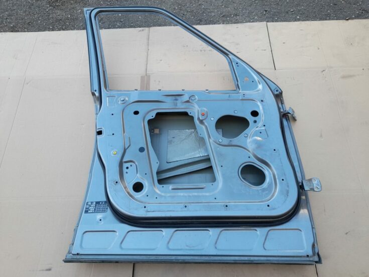 Priekšējās kreisās durvis priekš RANGE ROVER SPORT 2007
