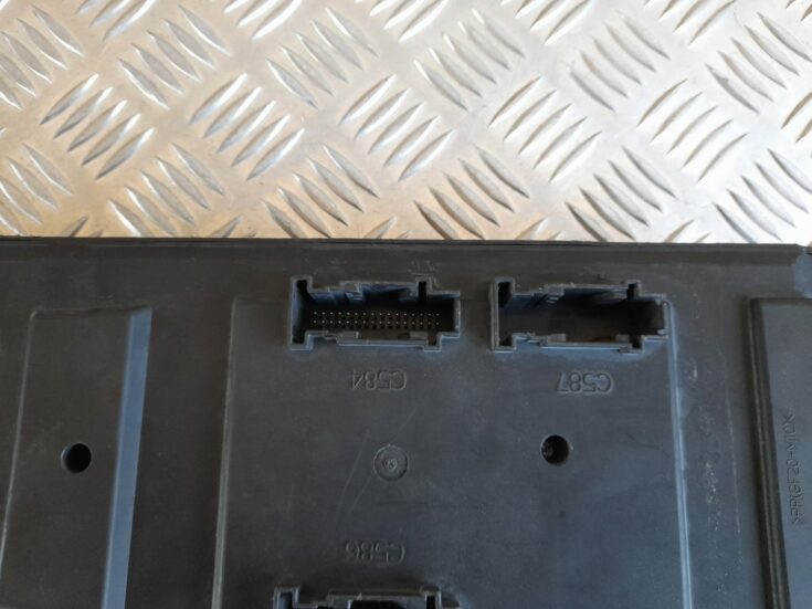 Drošinātāju bloks priekš RANGE ROVER SPORT 2007