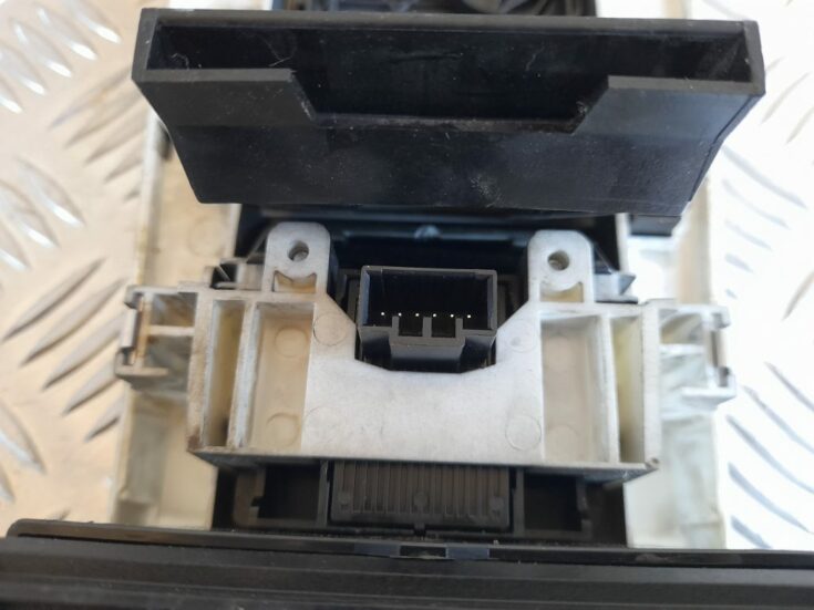 Ātrumu pārslēgšanas vadības panelis priekš RANGE ROVER SPORT 2007