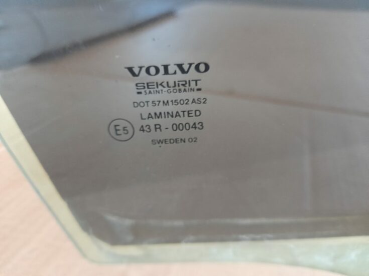 Aizmugurējo labo durvju stikls priekš VOLVO V70 2003 SILVER