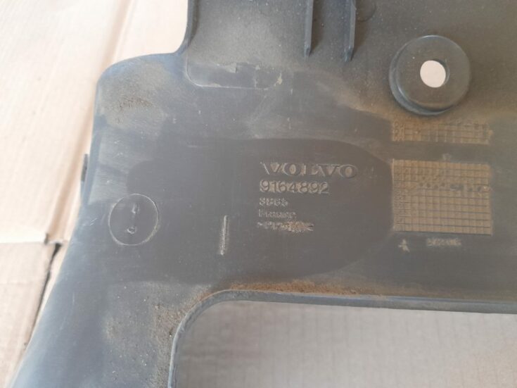 Mērinstrumentu paneļa apakšēja apdare priekš VOLVO V70 2003 SILVER
