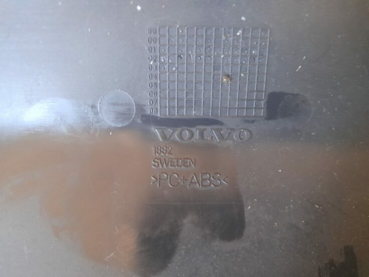 Bagāžnieka vāka apdare priekš VOLVO V70 2003 SILVER