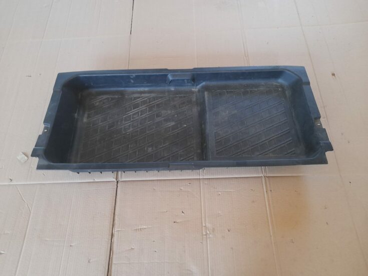 Bagāžnieka nodalījuma instrumentu ieliktnis priekš VOLVO V70 2003 SILVER