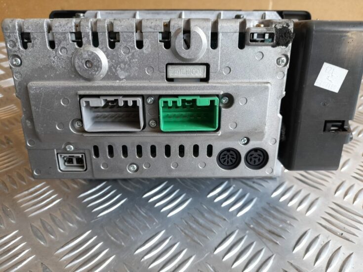 CD/DVD/Navigācijas bloks priekš VOLVO V70 2003 SILVER