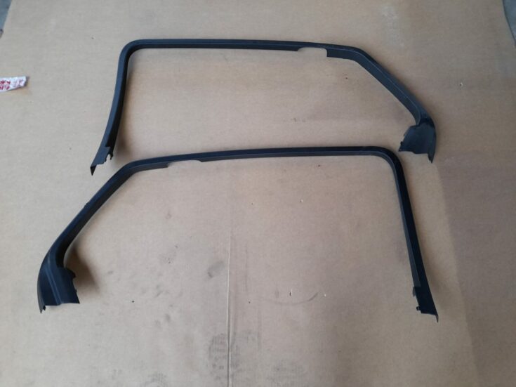 Aizmugurējo labo durvju moldings priekš VW PHAETON 2005