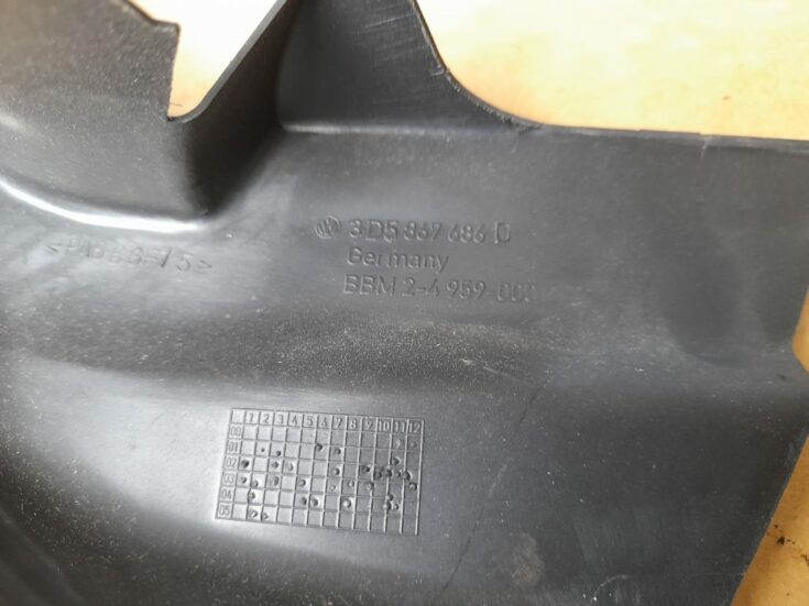 Aizmugurējo labo durvju moldings priekš VW PHAETON 2005