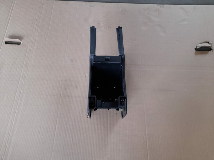 Centrālās konsoles (apdares) vidēja daļa priekš VOLVO XC60 2009