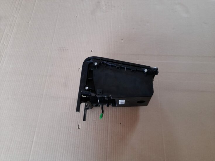 Centrālās konsoles nodalījums priekš VOLVO XC60 2009