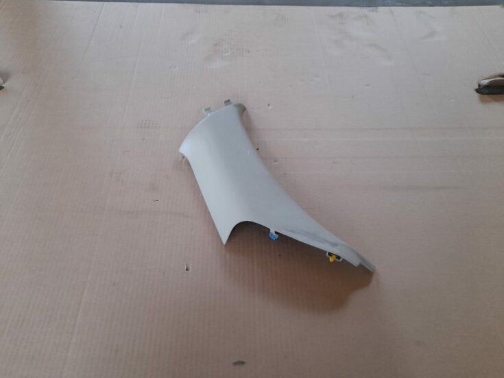 Aizmugurējas salona statnes apdare priekš VOLVO XC60 2009