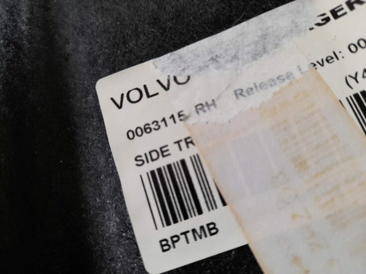 Bagāžnieka nodalījuma sānu apdare priekš VOLVO XC60 2009