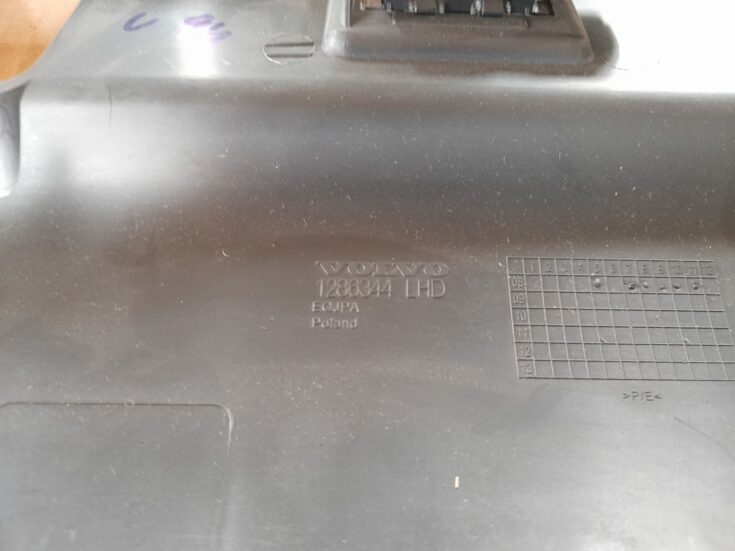 Mērinstrumentu paneļa apakšēja apdare priekš VOLVO XC60 2009