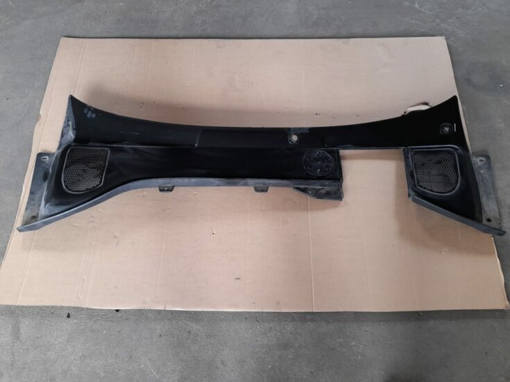 Vējstikla uzlikas (deflektora) režģis priekš VOLVO XC60 2009