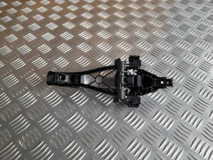 Priekšējāis labais durvju rokturis priekš VOLVO XC60 2009