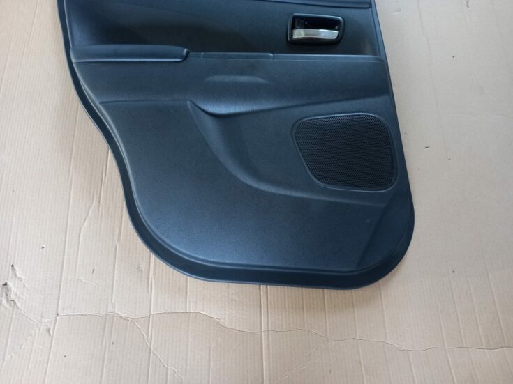 Aizmugurējo kreiso durvju apdare priekš MITSUBISHI ASX 2011