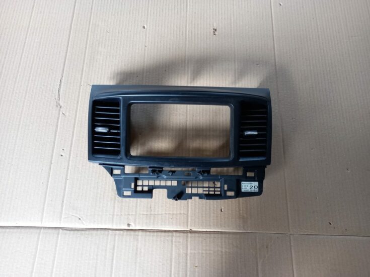 Mērinstrumentu paneļa gaisa vads, centrā priekš MITSUBISHI LANCER 2009