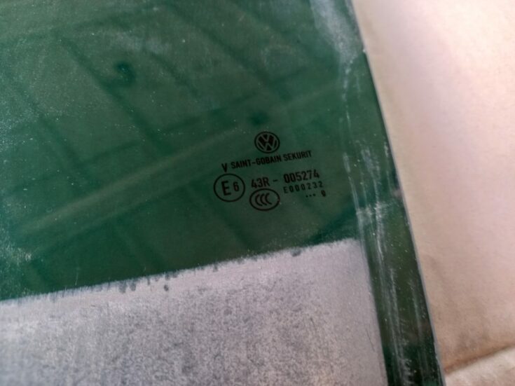 Aizmugurējo labo durvju stikls priekš VW PASSAT CC 2009