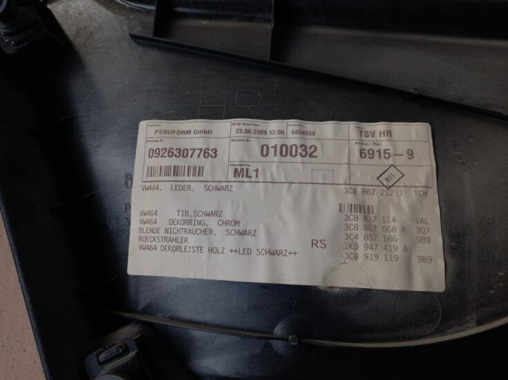 Aizmugurējo labo durvju apdare priekš VW PASSAT CC 2009