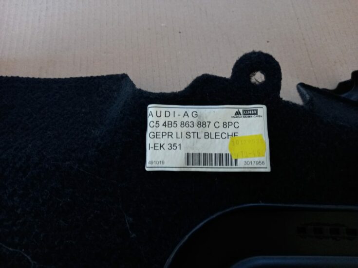 Bagāžnieka nodalījuma sānu apdare priekš AUDI A6 1998