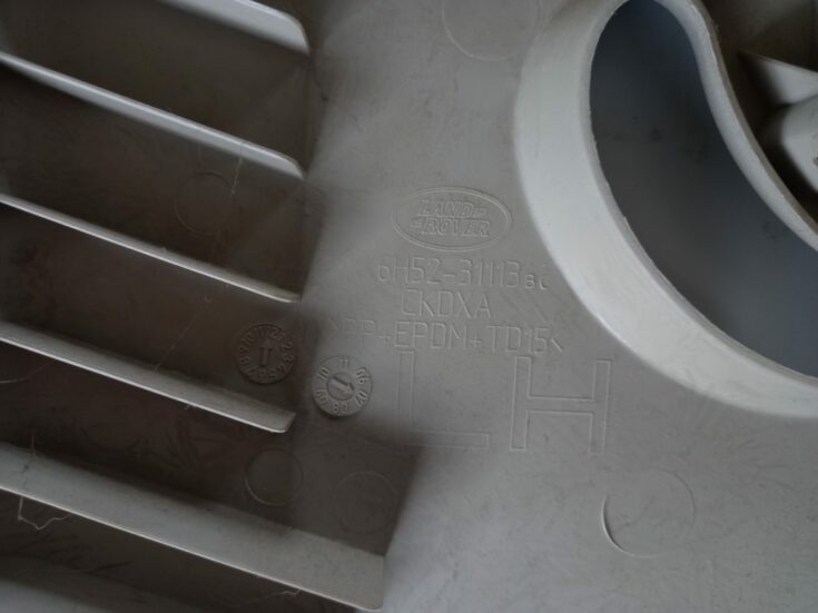 Aizmugurējas salona statnes apdare priekš LAND ROVER FREELANDER 2007