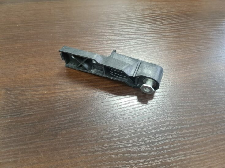 Priekšējā spārna un bufera stiprinājums priekš Audi A6 4F0807771