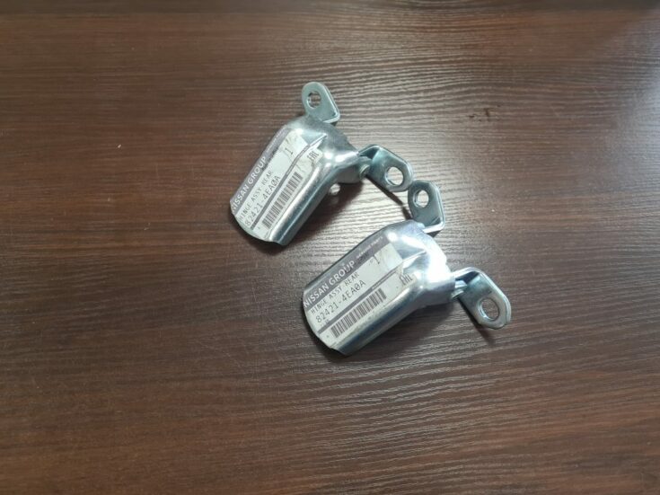 Durvju eņģe priekš Nissan 824214EA0A