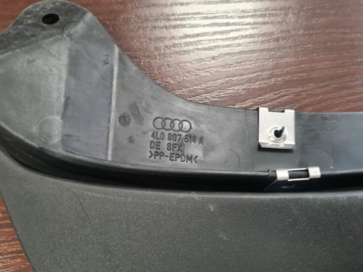 Aizmugurējais kreisais dubļusargs priekš AUDI Q7 2005-2015 4L0807514A